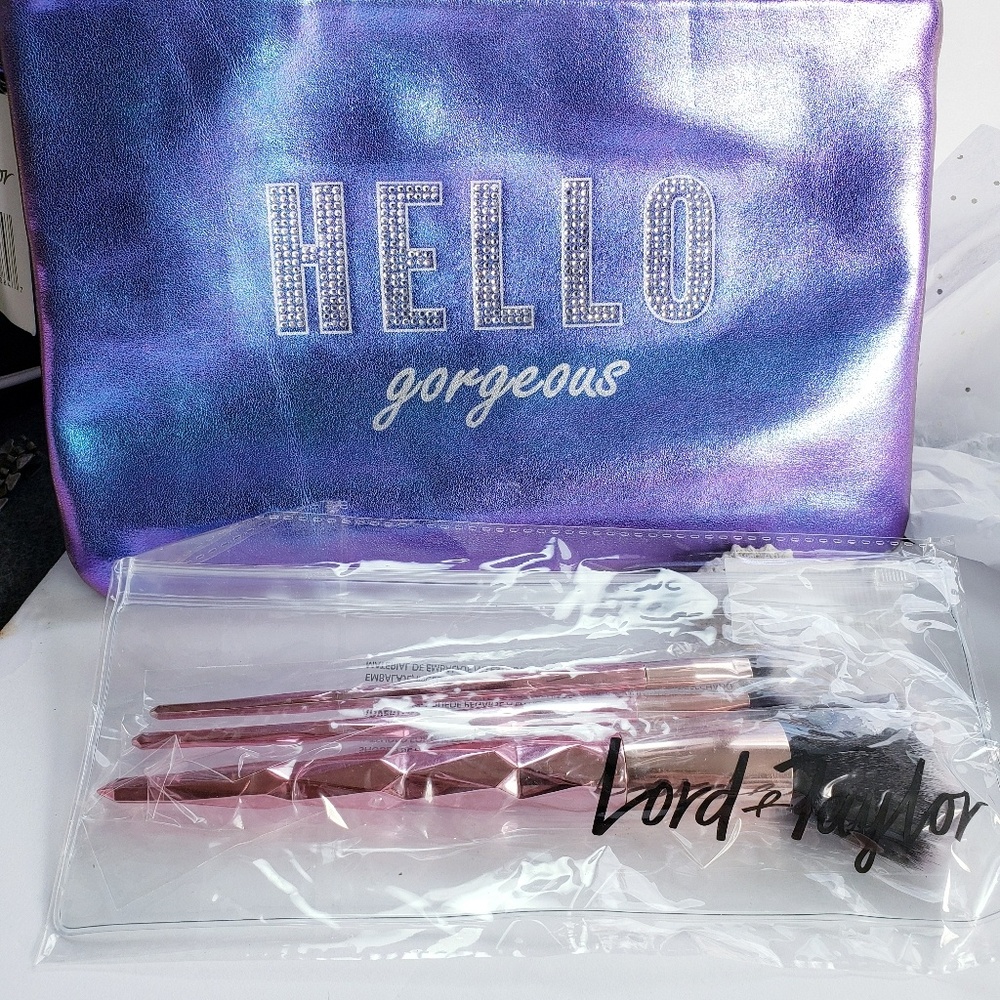 LORD & TAYLOR- Wristlet and 3 Makeup Brushes NWT - Picture 7 of 7